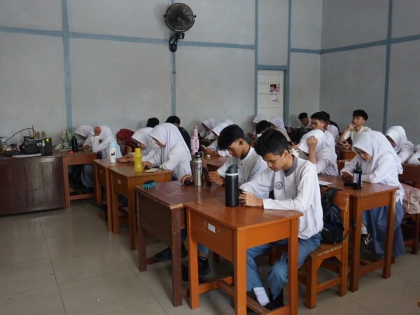 UKUR KOMPETENSI BAHASA INGGRIS, SMAN 2 MAJALENGKA GELAR TES TOEFL BAGI SELURUH SISWA KELAS XII